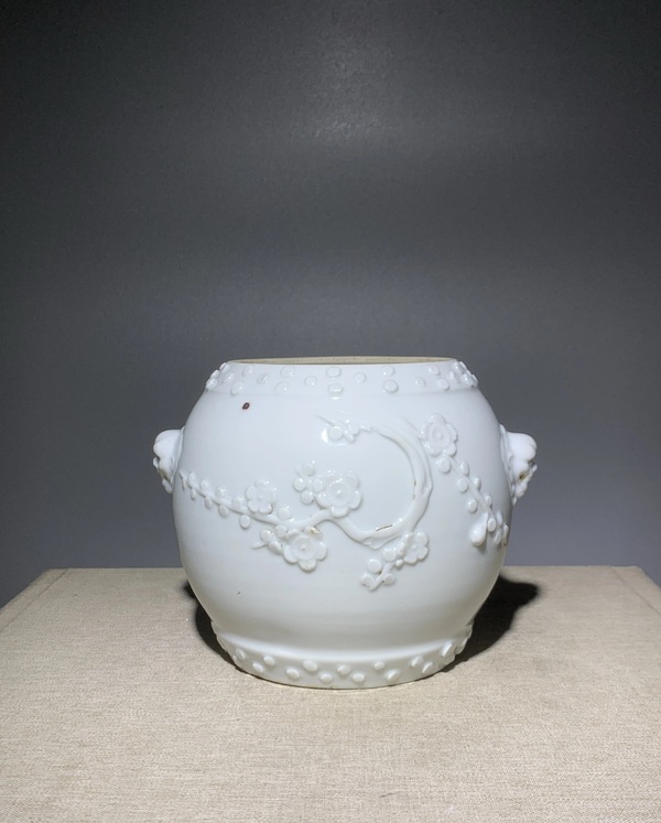 古玩轉(zhuǎn)賣德化窯白釉獅耳鼓釘罐拍賣，當(dāng)前價(jià)格0元