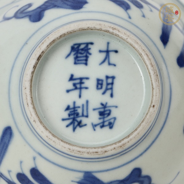古玩陶瓷明晚期青花三多紋杯真品鑒賞圖