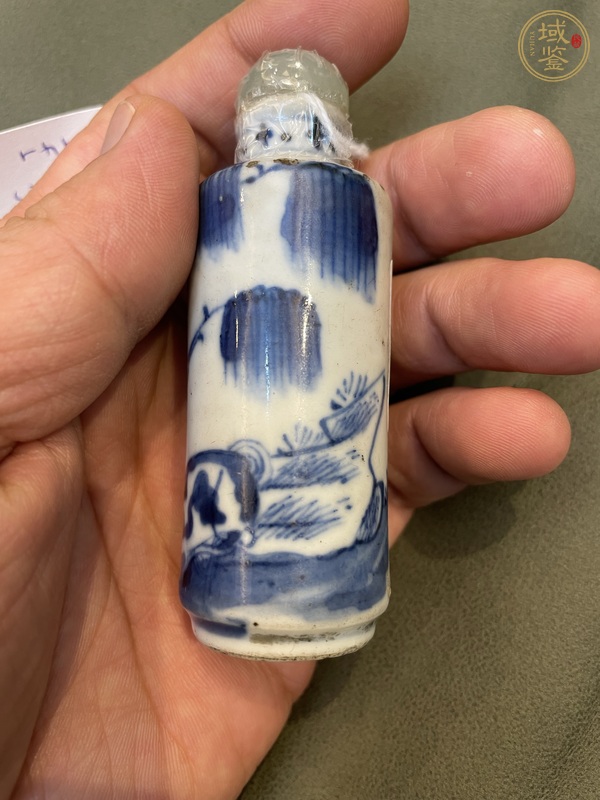 古玩陶瓷柳蔭棲馬紋青花鼻煙壺真品鑒賞圖