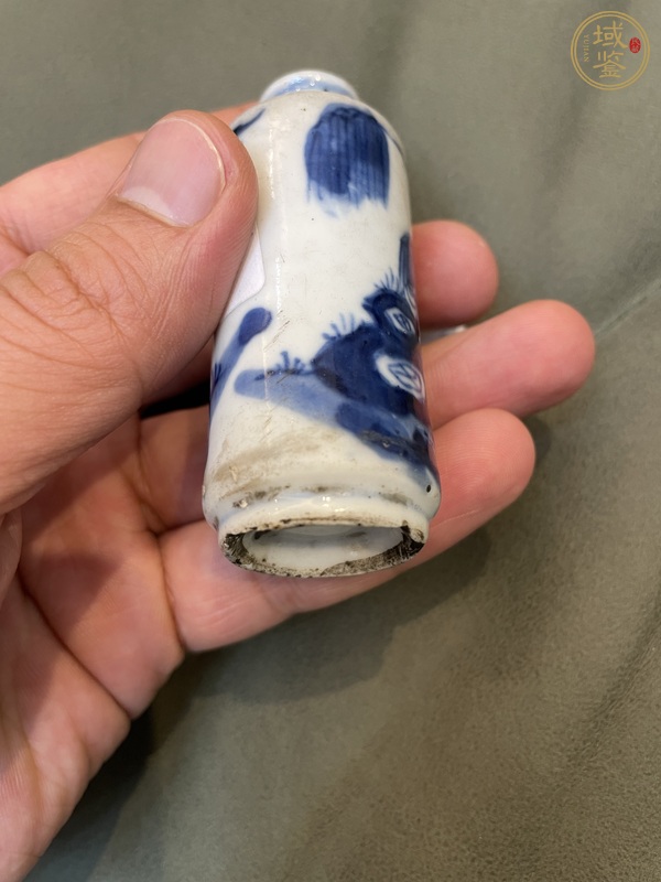 古玩陶瓷柳蔭棲馬紋青花鼻煙壺真品鑒賞圖