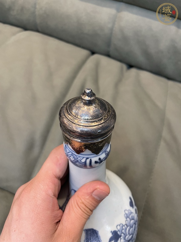 古玩陶瓷青花洞石花卉紋蒜頭瓶真品鑒賞圖