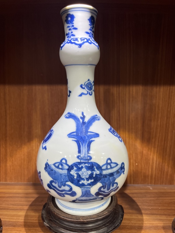古玩陶瓷瑞獸紋青花蒜頭瓶拍賣，當前價格35000元