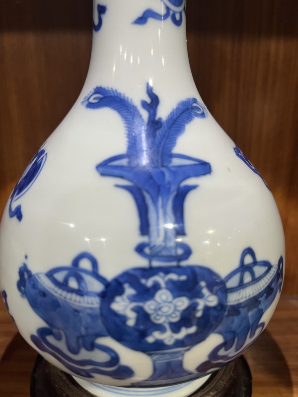 古玩陶瓷瑞獸紋青花蒜頭瓶拍賣，當前價格35000元