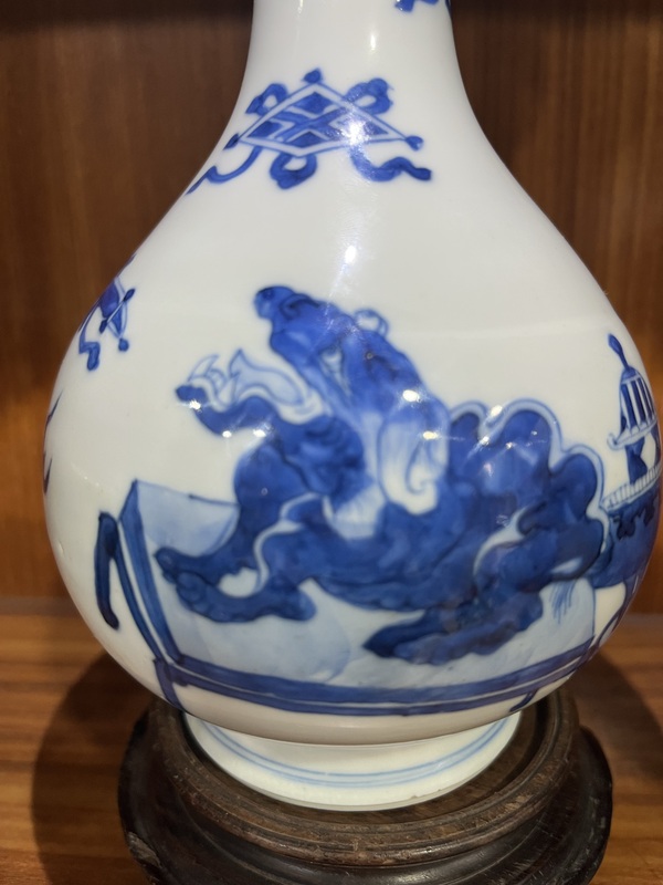古玩陶瓷瑞獸紋青花蒜頭瓶拍賣，當前價格35000元