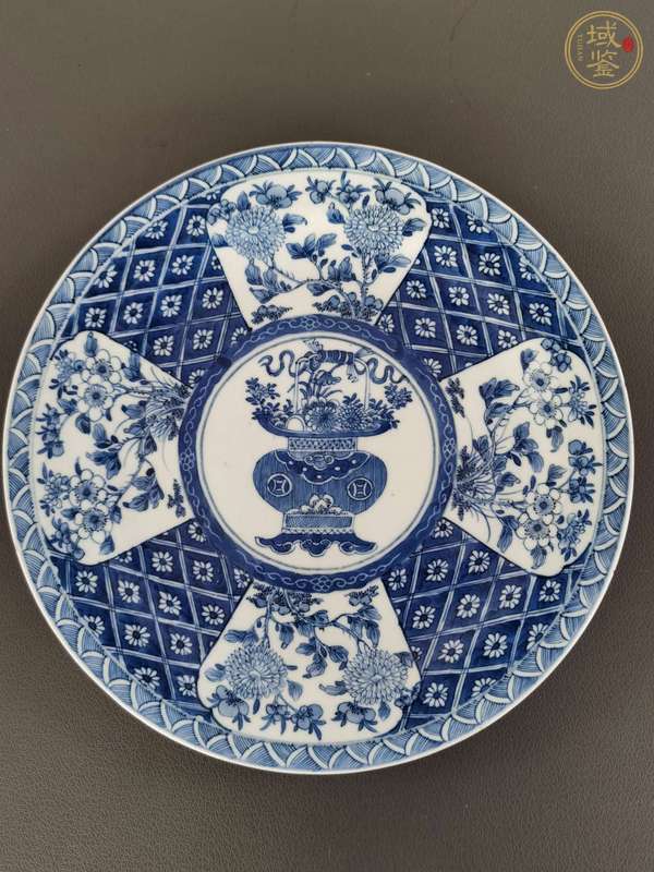 古玩陶瓷青花提藍(lán)花卉紋盤真品鑒賞圖