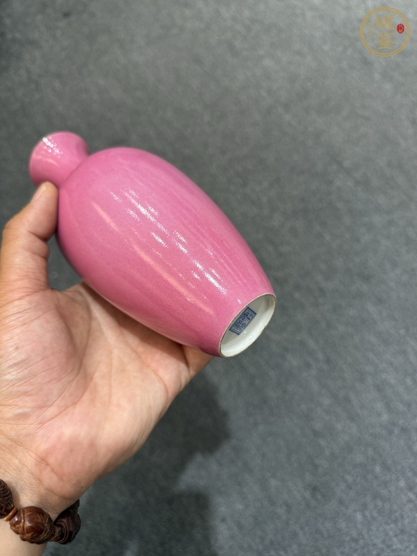 古玩陶瓷胭脂紅瓶真品鑒賞圖