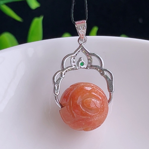 古玩轉(zhuǎn)賣天然翡翠紅翡**珠吊墜拍賣，當(dāng)前價(jià)格450000元