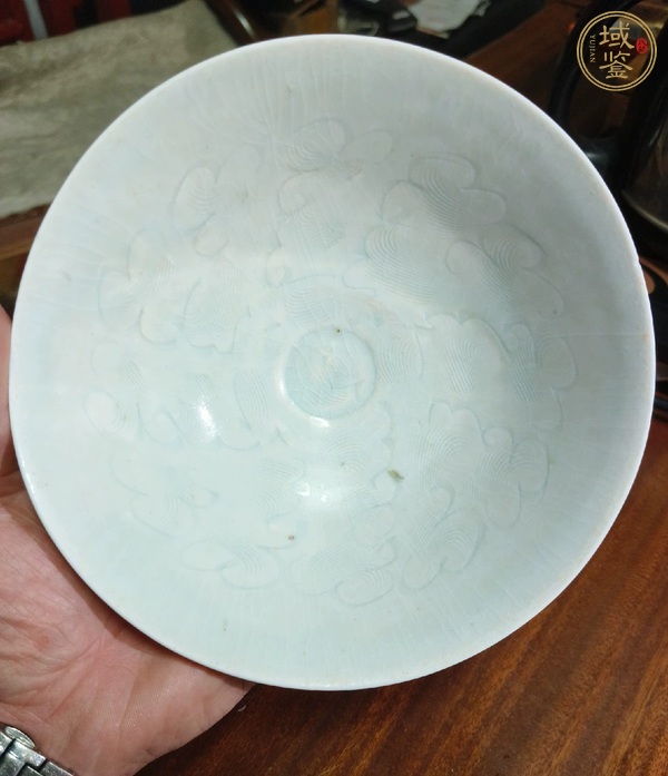 古玩陶瓷青白釉刻劃云氣紋碗真品鑒賞圖