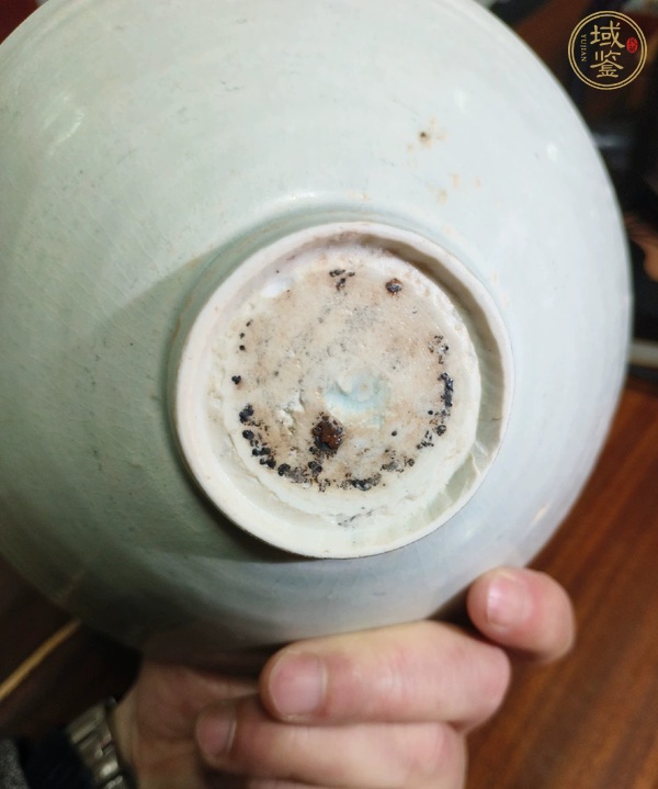 古玩陶瓷青白釉刻劃云氣紋碗真品鑒賞圖