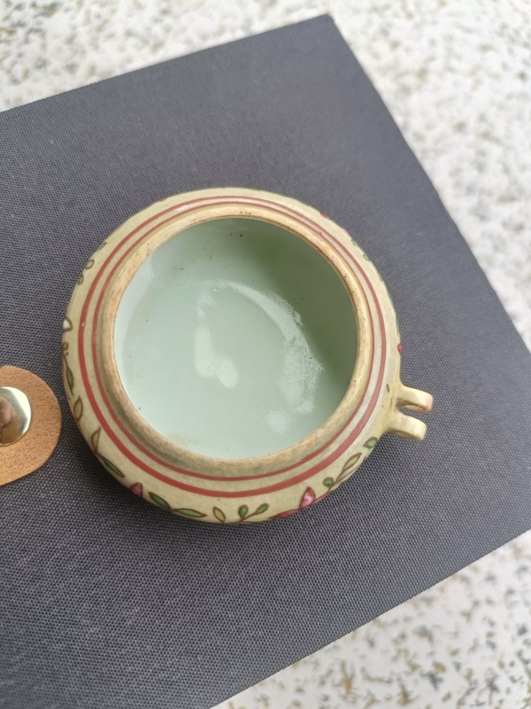 古玩陶瓷粉彩鳥食罐拍賣，當前價格3000元