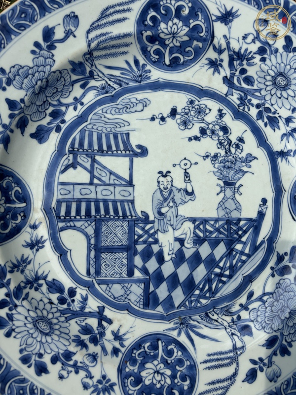 古玩陶瓷清康熙青花庭院嬰戲圖盤真品鑒賞圖