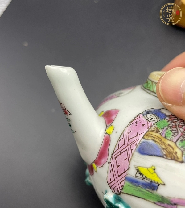 古玩陶瓷清雍正 粉彩山水紋執(zhí)壺真品鑒賞圖
