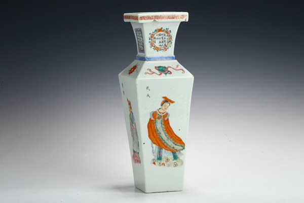 古玩陶瓷民國(guó)粉彩無(wú)雙譜人物詩(shī)文四方瓶拍賣,當(dāng)前價(jià)格1280元