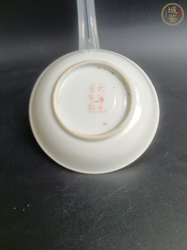 古玩陶瓷胭脂紅軋道龍紋盤真品鑒賞圖