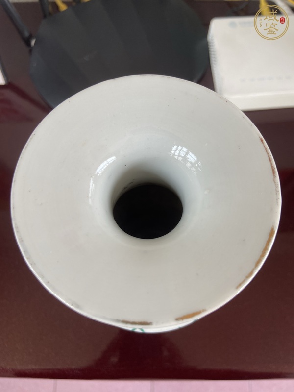 古玩陶瓷花卉紋粉彩瓶真品鑒賞圖