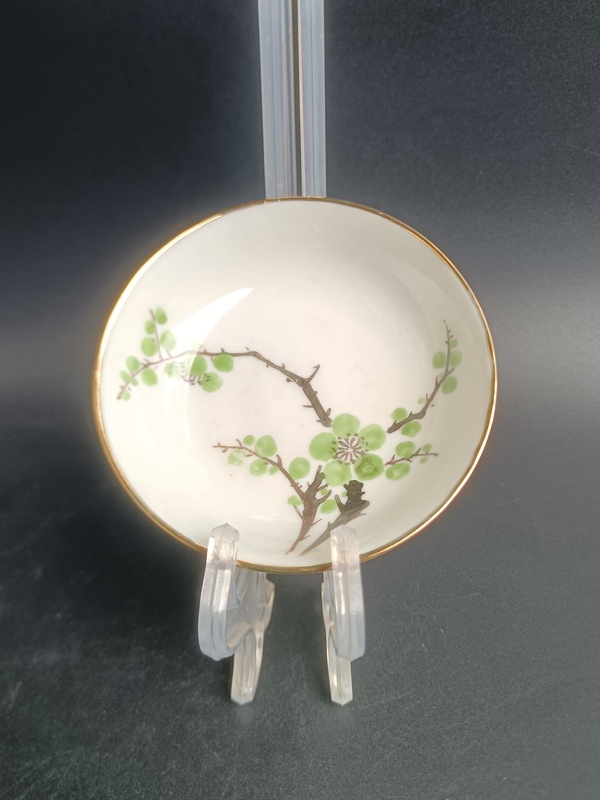 古玩轉(zhuǎn)賣(mài)民國(guó):細(xì)祿粉彩梅花盤(pán)拍賣(mài),當(dāng)前價(jià)格4200元