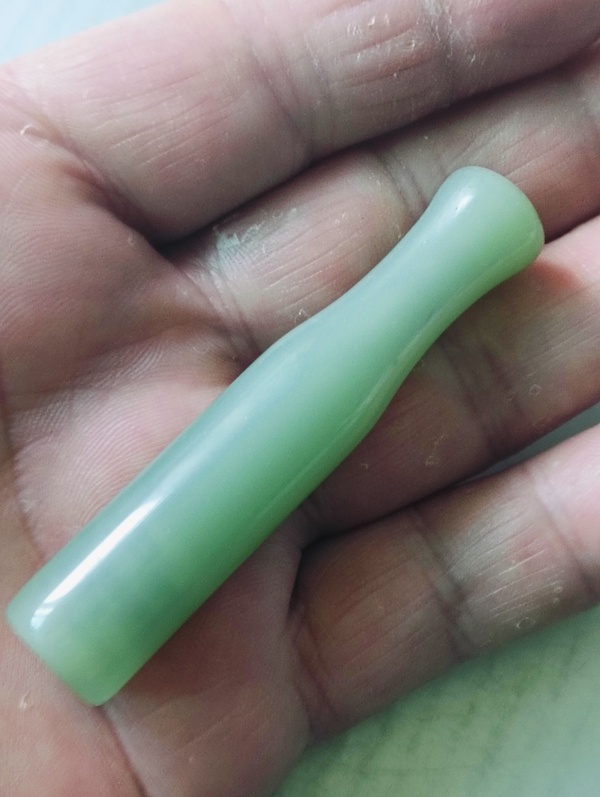 古玩轉(zhuǎn)賣老料器煙嘴拍賣，當(dāng)前價(jià)格450000元
