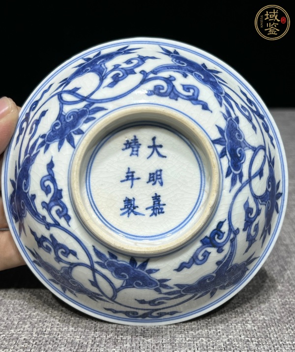 古玩陶瓷煨瓷青花纏枝花卉紋淺碗真品鑒賞圖