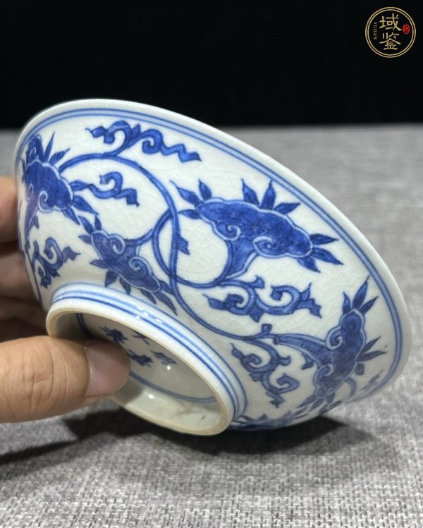 古玩陶瓷煨瓷青花纏枝花卉紋淺碗真品鑒賞圖