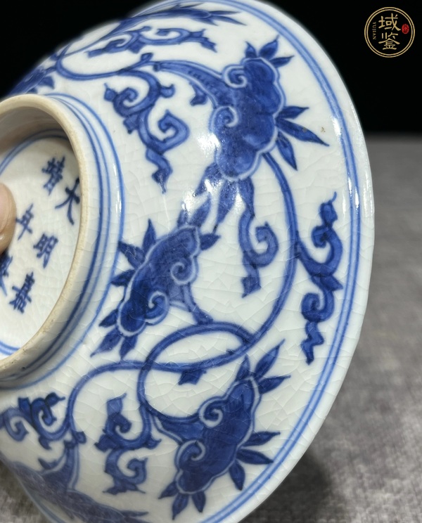 古玩陶瓷煨瓷青花纏枝花卉紋淺碗真品鑒賞圖