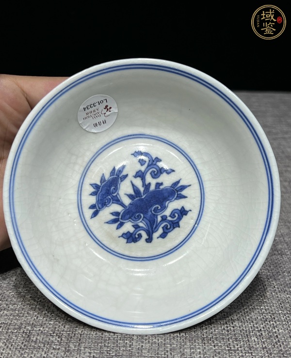 古玩陶瓷煨瓷青花纏枝花卉紋淺碗真品鑒賞圖