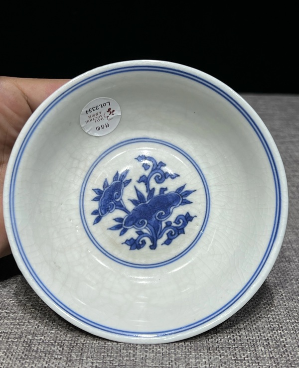 古玩陶瓷煨瓷青花纏枝花卉紋淺碗拍賣，當前價格26000元