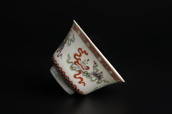 古玩陶瓷民國(guó)·粉彩八吉祥紋碗拍賣(mài)，當(dāng)前價(jià)格5000元