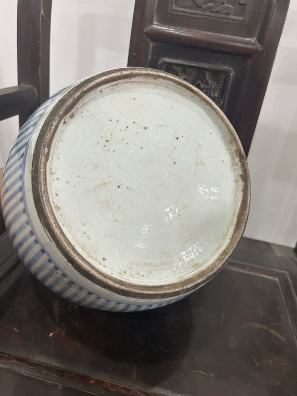 古玩陶瓷青花纏枝花卉紋蓋罐拍賣(mài)，當(dāng)前價(jià)格6600元