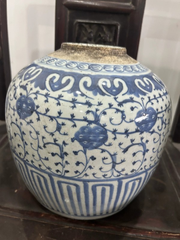 古玩陶瓷青花纏枝花卉紋蓋罐拍賣(mài)，當(dāng)前價(jià)格6600元
