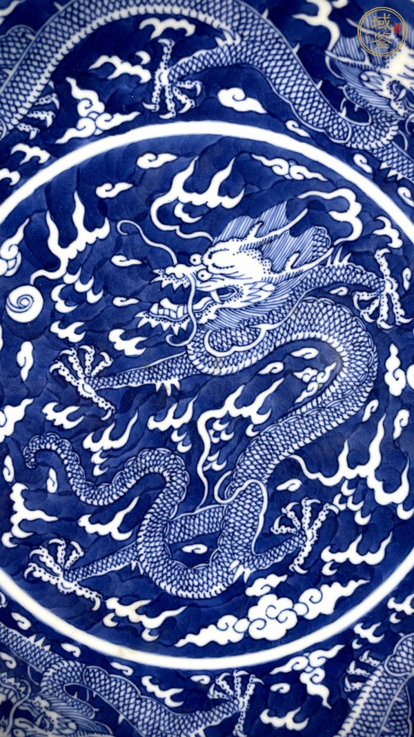 古玩陶瓷乾隆官窯龍紋盤真品鑒賞圖