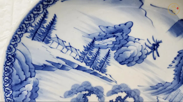 古玩陶瓷日本明治青花山水人物盤真品鑒賞圖