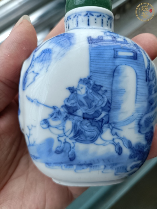 古玩陶瓷青花人物故事紋鼻煙壺真品鑒賞圖