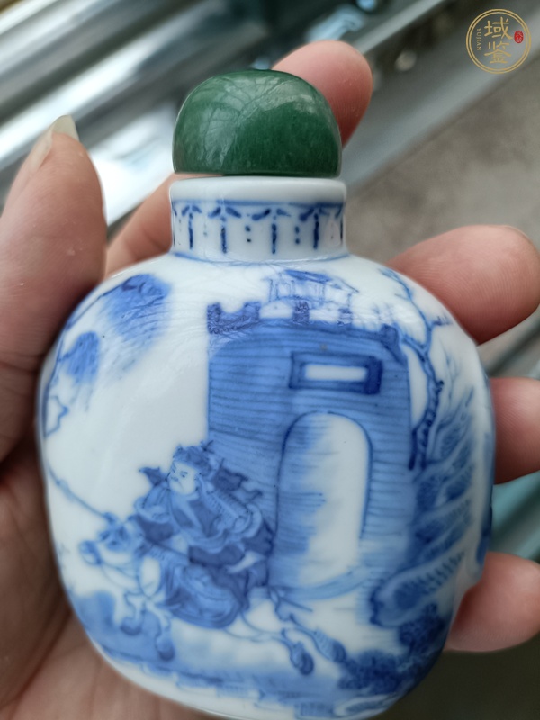 古玩陶瓷青花人物故事紋鼻煙壺真品鑒賞圖