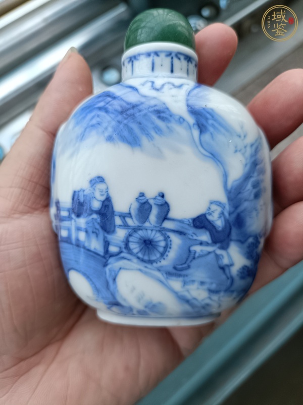 古玩陶瓷青花人物故事紋鼻煙壺真品鑒賞圖
