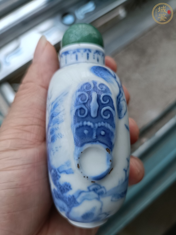 古玩陶瓷青花人物故事紋鼻煙壺真品鑒賞圖