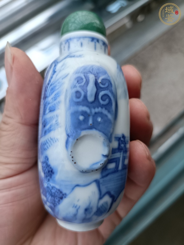 古玩陶瓷青花人物故事紋鼻煙壺真品鑒賞圖