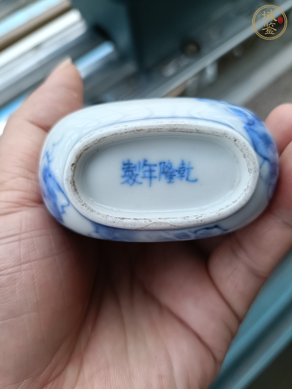 古玩陶瓷青花人物故事紋鼻煙壺真品鑒賞圖