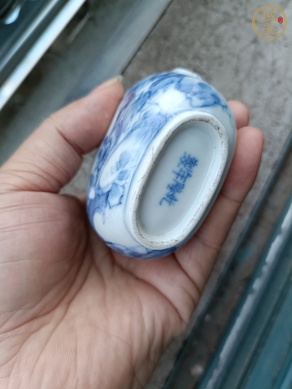 古玩陶瓷青花人物故事紋鼻煙壺真品鑒賞圖