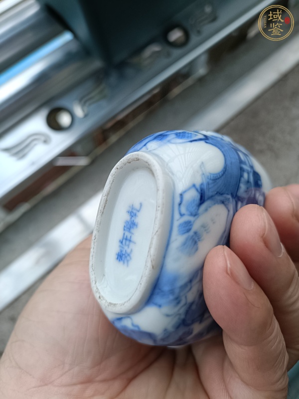 古玩陶瓷青花人物故事紋鼻煙壺真品鑒賞圖