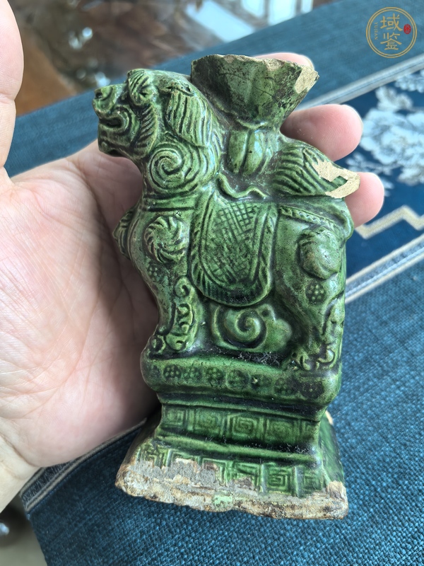 古玩陶瓷綠釉獅子造型燭臺(tái)真品鑒賞圖