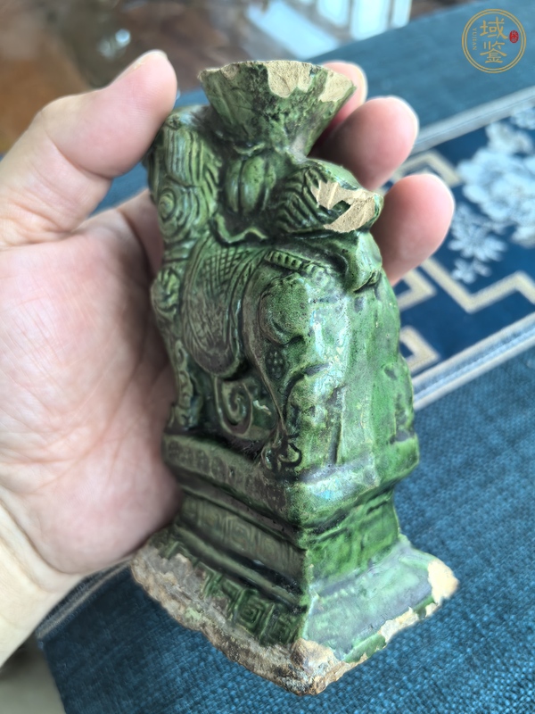 古玩陶瓷綠釉獅子造型燭臺(tái)真品鑒賞圖