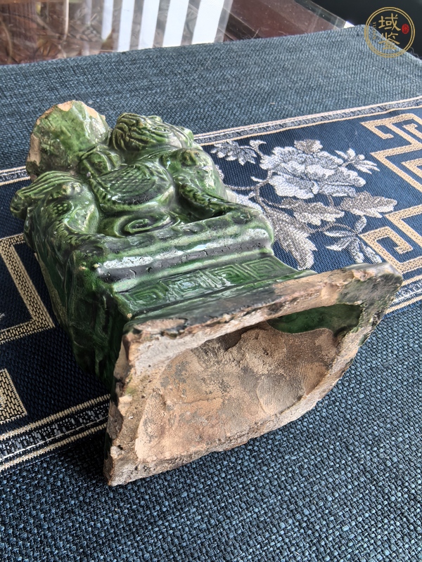 古玩陶瓷綠釉獅子造型燭臺(tái)真品鑒賞圖