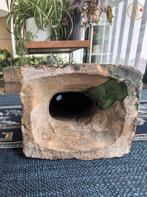 古玩陶瓷綠釉獅子造型燭臺(tái)真品鑒賞圖