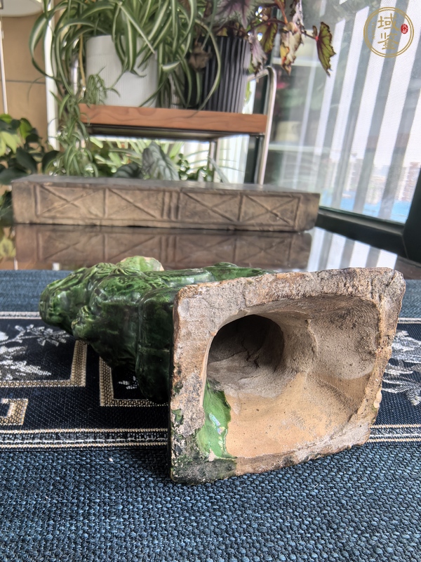 古玩陶瓷綠釉獅子造型燭臺(tái)真品鑒賞圖