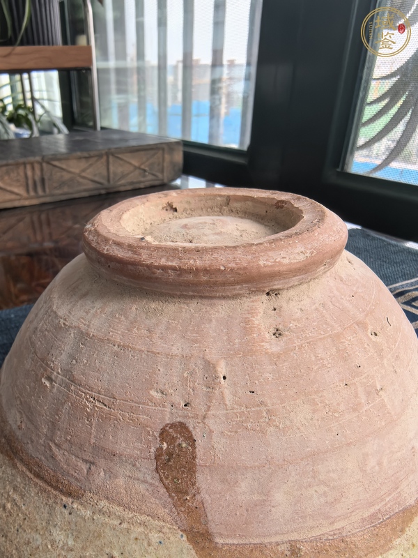 古玩陶瓷綠釉刻花碗真品鑒賞圖