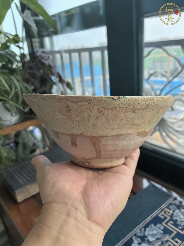 古玩陶瓷綠釉刻花碗真品鑒賞圖