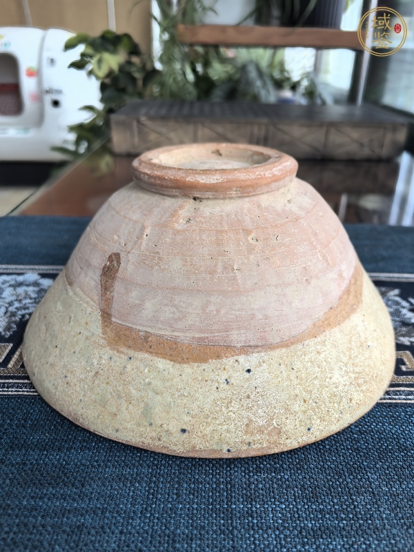 古玩陶瓷綠釉刻花碗真品鑒賞圖