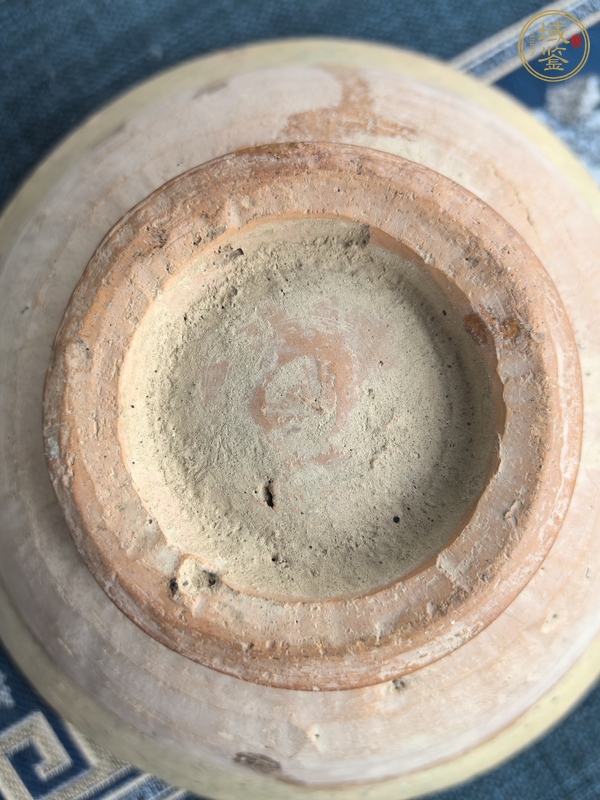 古玩陶瓷綠釉刻花碗真品鑒賞圖
