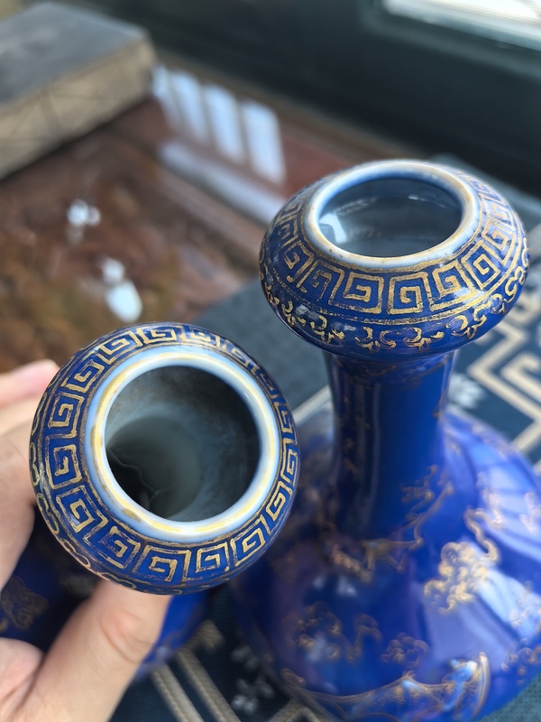 古玩陶瓷創(chuàng)匯·霽藍(lán)釉描金云蝠紋蒜頭瓶(一對)拍賣,當(dāng)前價格9999元