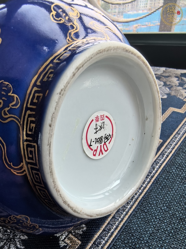 古玩陶瓷霽藍釉描金云蝠紋蒜頭瓶真品鑒賞圖